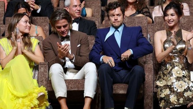 Harry Styles incident at the Venice Film Festival, Did he or did he not spit on Chris Pine?