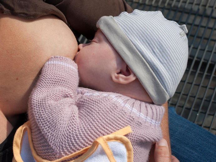 gah, even looking at a picture of a baby feeding cause me to start leaking !
