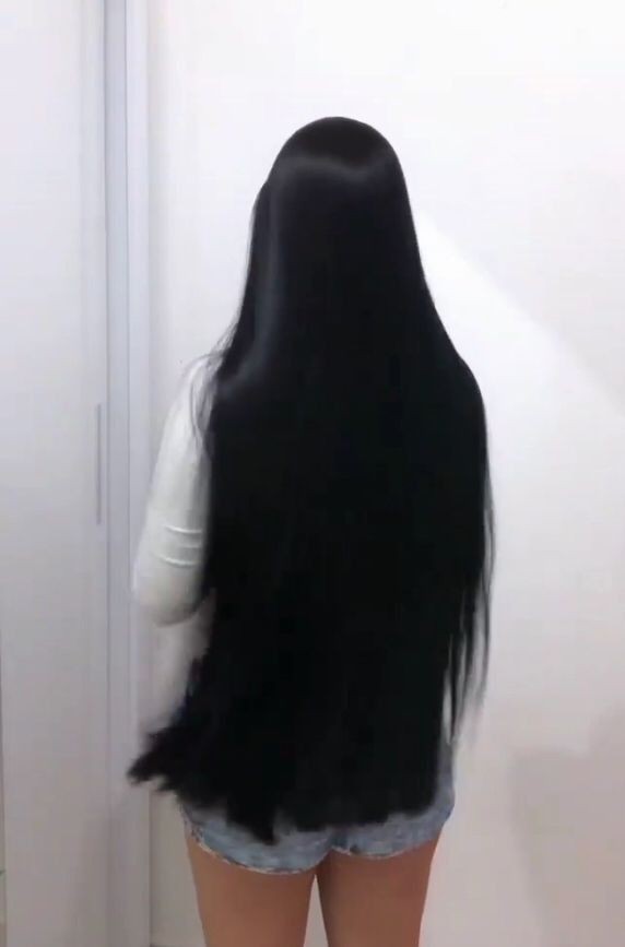 Which hair length is more attractive on women?