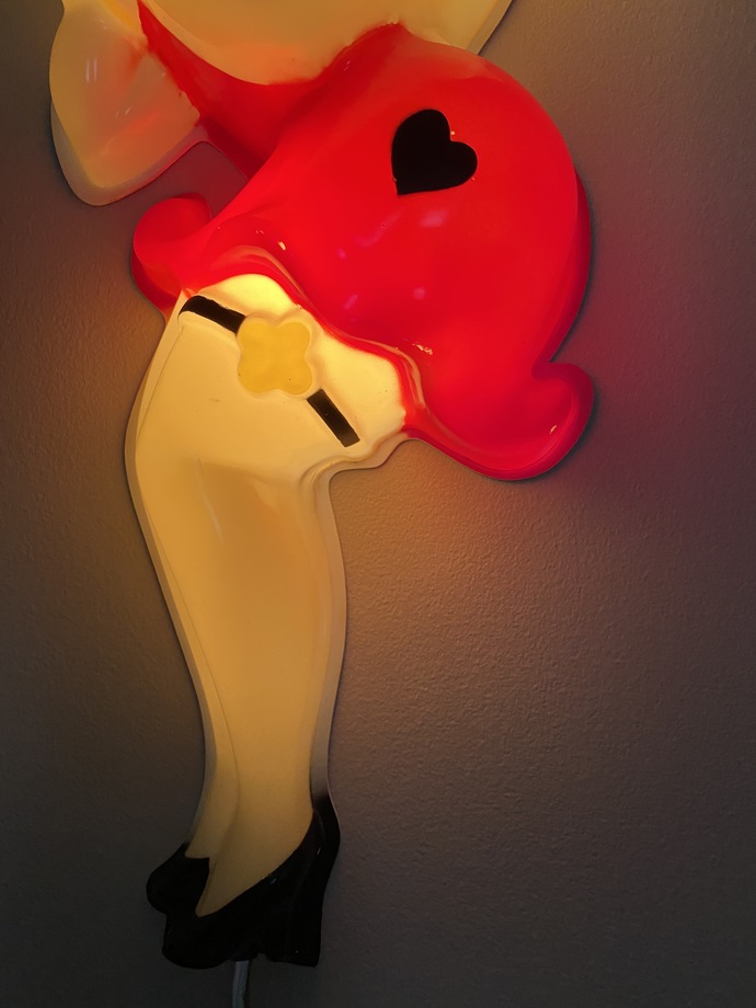Halloween 🎃 What are you going as? WHAT should I WEAR since 4’ 11 Date will look exactly like Betty Boop? What would match and “be cute”?