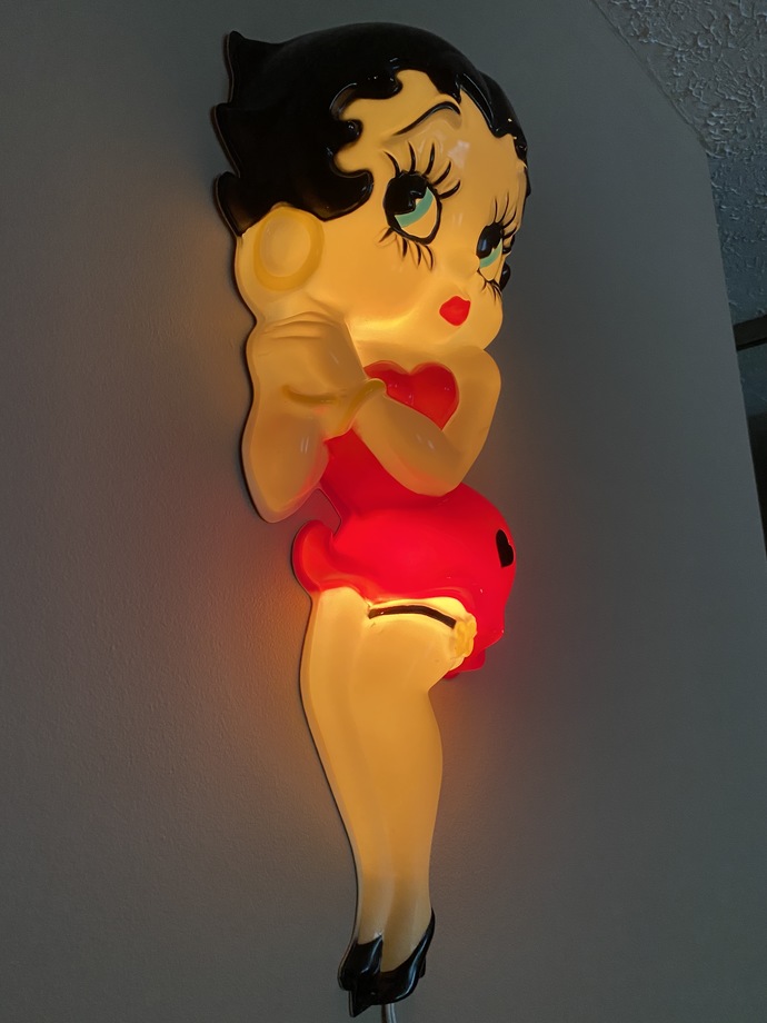 Halloween 🎃 What are you going as? WHAT should I WEAR since 4’ 11 Date will look exactly like Betty Boop? What would match and “be cute”?