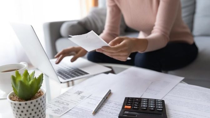 If you live with your mother are you obligated to help her with her personal bills?