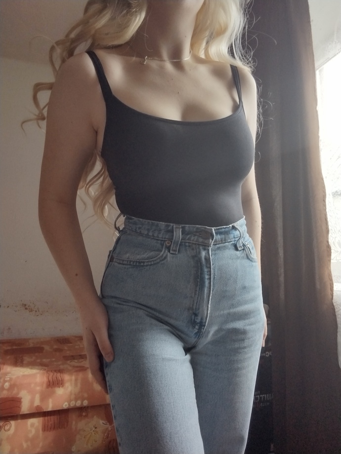 I do love my hight waisted jeans even if everyone else doesnt lol