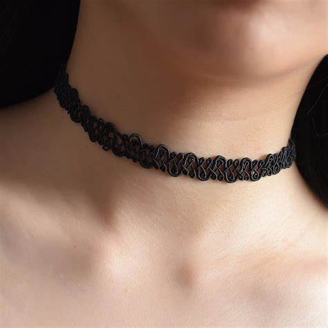 The infamous choker!