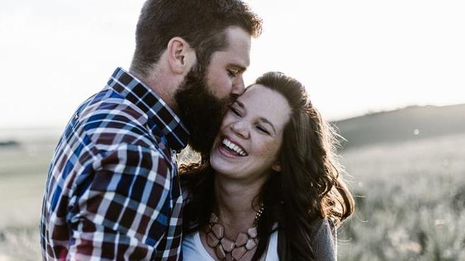 Which couple you think has better dynamics.. extroverted guy / introverted girl.. Or... extroverted girl / introverted guy?