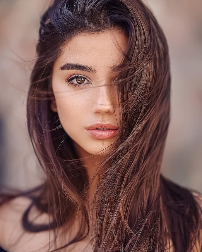 Guys, do you prefer brunettes blondes or redheads ?