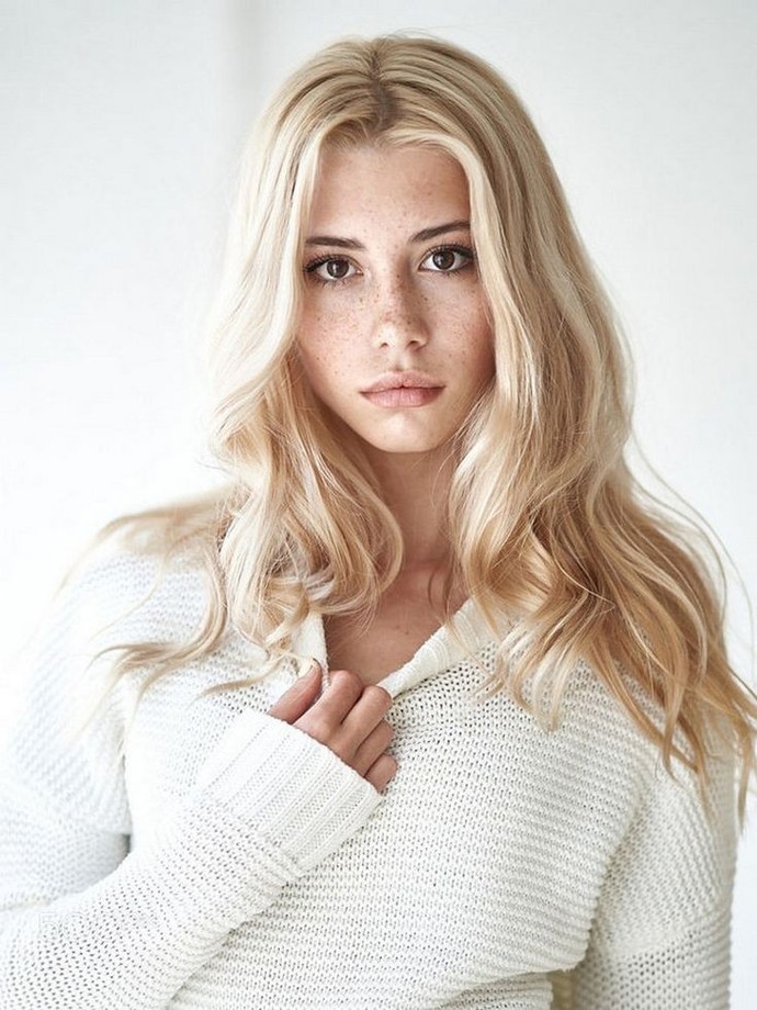 Guys, do you prefer brunettes blondes or redheads ?