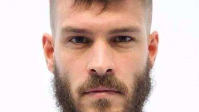 Girls, do you like this popular style of hair for guys (shaved on the sides) ?