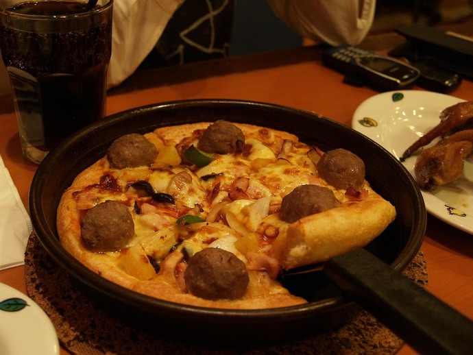 Do you use utensils to eat pizza? Why or why not?