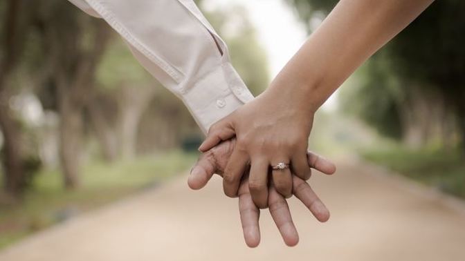 What makes a man trust a woman?