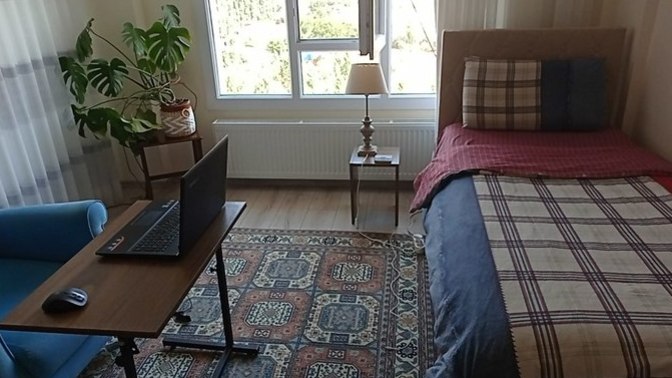 How minimalist are you? Can you post your room picture?