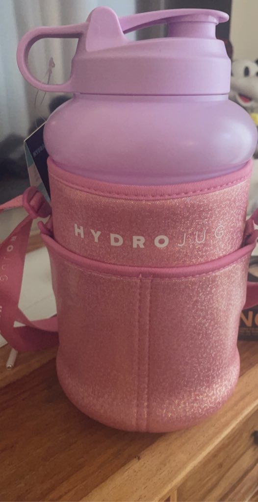 Is it true if a guy is willing to pick up and hold a big sparkly pink water bottle for me he likes me?