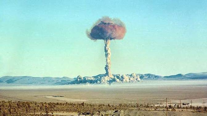 Russia uses Nukes on Ukraine , then what happens?