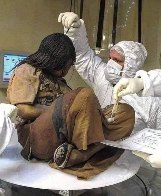 This 15yo girl lived in the Inca empire and was sacrificed 500 years ago as an offering to the gods.