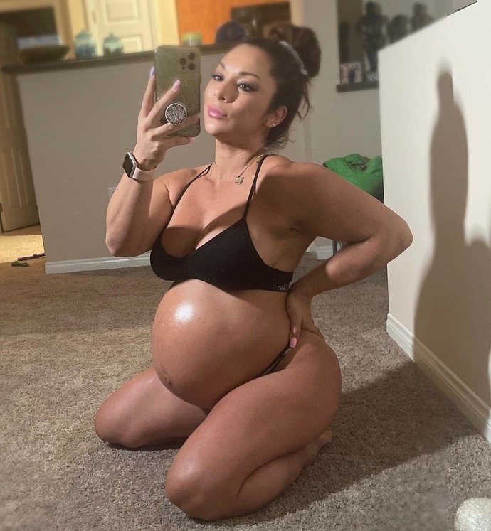 What do you think of pregnant women who likes to take selfies of their bare bellies?