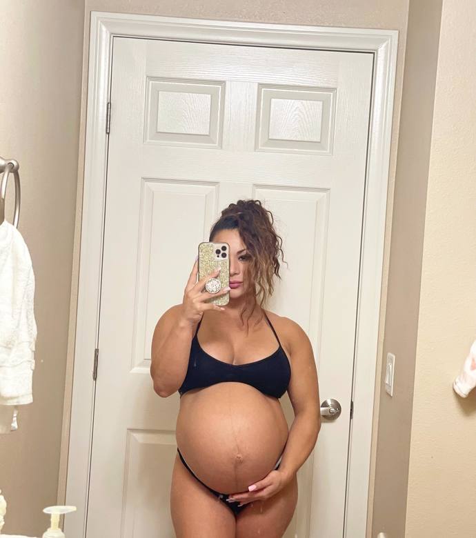 What do you think of pregnant women who likes to take selfies of their bare bellies?
