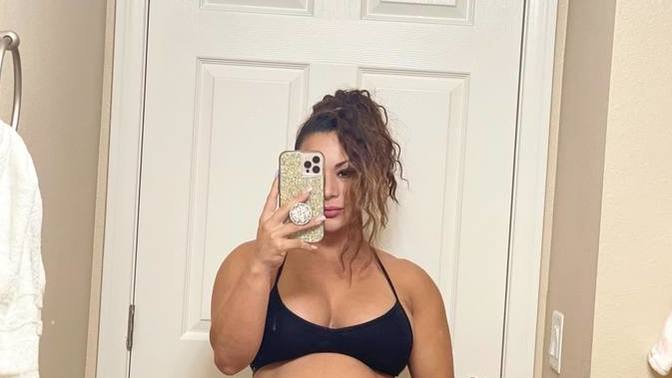 What do you think of pregnant women who likes to take selfies of their bare bellies?