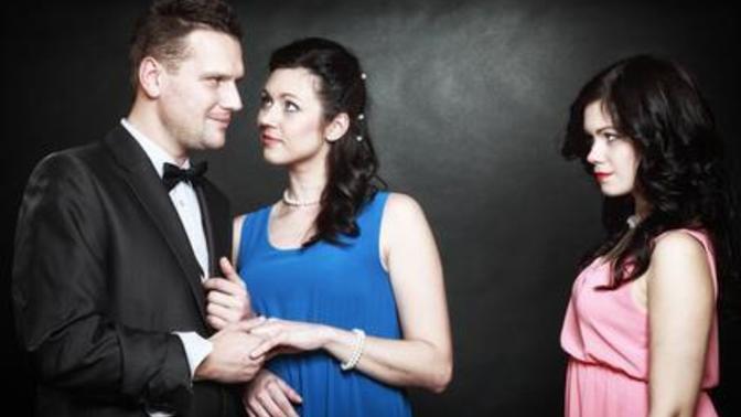 How do I deal with the guy I'm been seeing being on holiday with his ex?