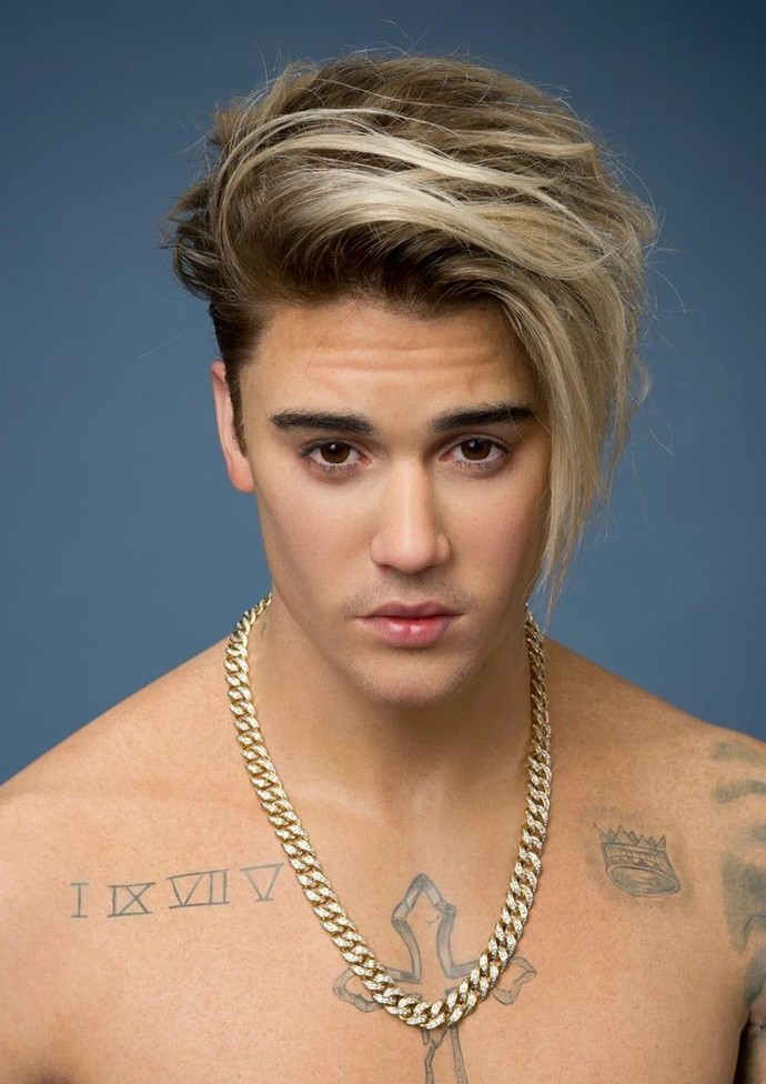 Which singer do you like more and why?