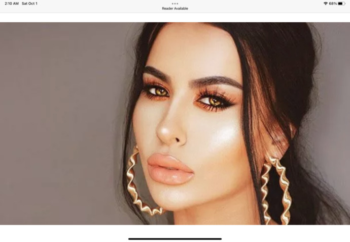 How beautiful is the colour this woman’s amber eyes (I really need an answer it is very important)?