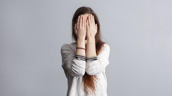 Do you feel embarrassed easily?