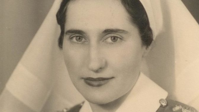 Does this woman look fully White or mixed-race?