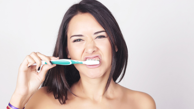Do soft bristle toothbrushes clean your teeth?