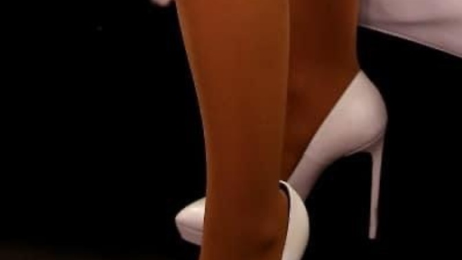 I want a girlfriend that wears pantyhose?