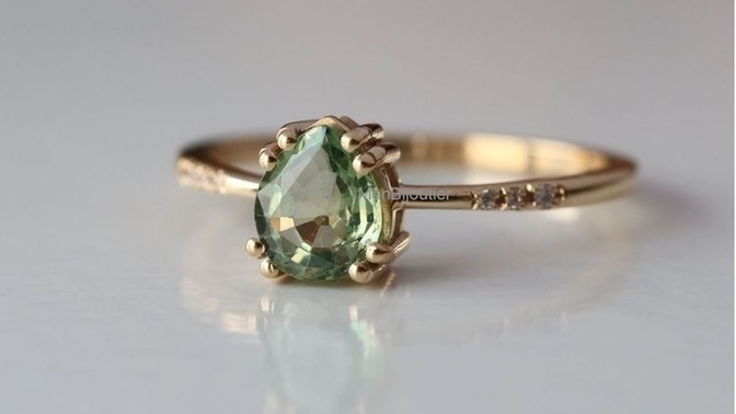 Which type of gold do you prefer or own, white gold or yellow gold in any jewelry?