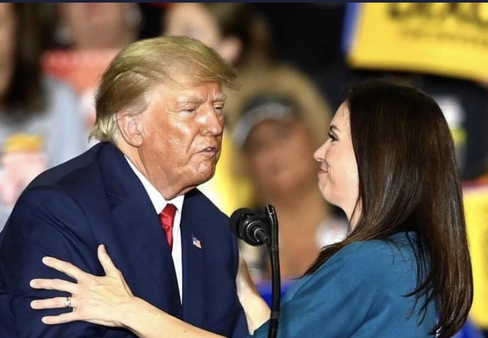 Is Trump going in for a kiss here?