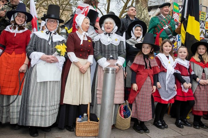 What is the traditional dress in your country? Do you wear it every day?