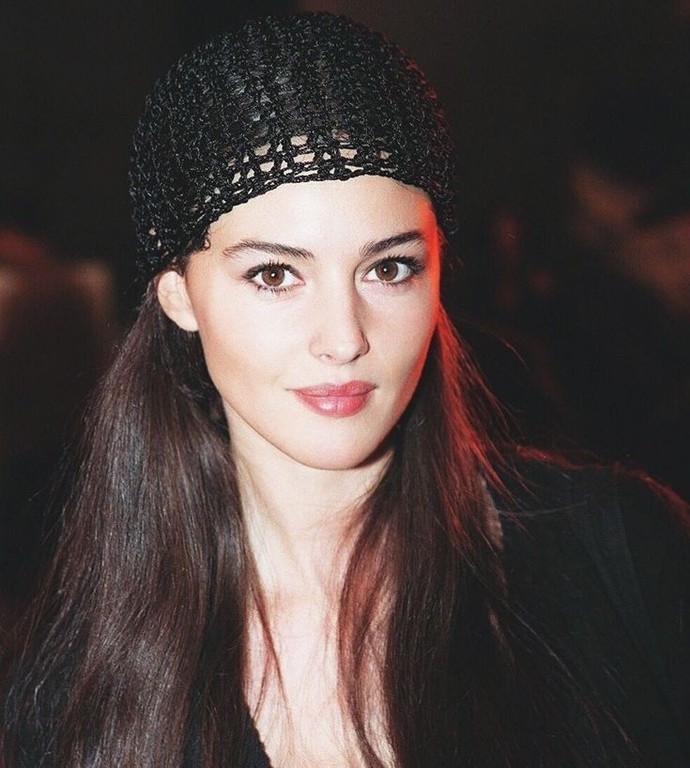 Is Adriana Lima or Monica Bellucci prettier according to you?