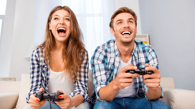 It is often realized that a particular girl was just being friendly. Not flirtatious. How can a guy differentiate between those two behaviors?