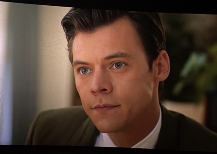 Uh.. Harry Styles 🥵🥵🥵 AM I RIGHT?