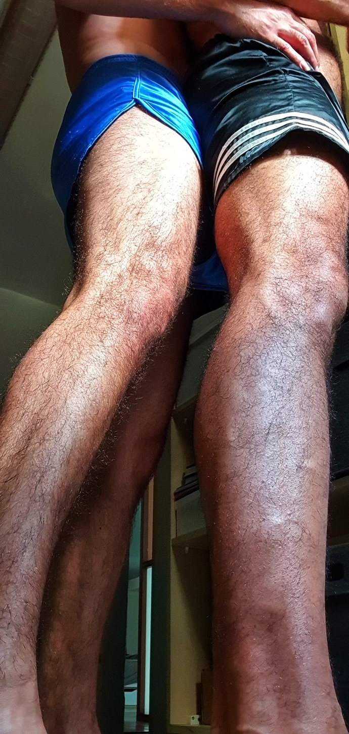 Girls, Thighs of a man or woman?