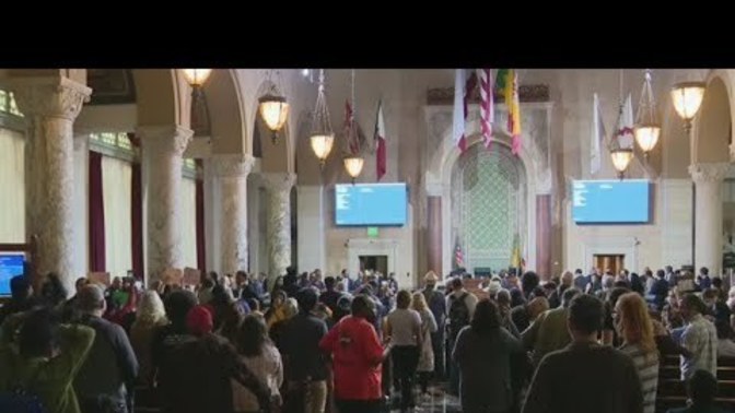 How would people react if republicans stormed city hall in Los Angeles like Democrats are?