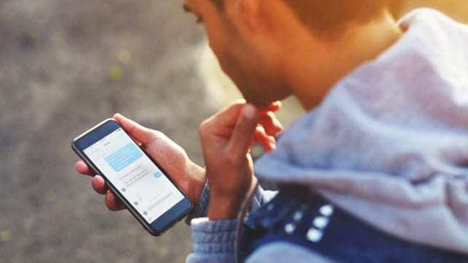 What does 👉 👈 mean in text?