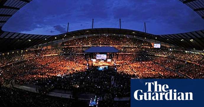 How should a professional boxer reach out to draw power to be able to fill out a stadium?