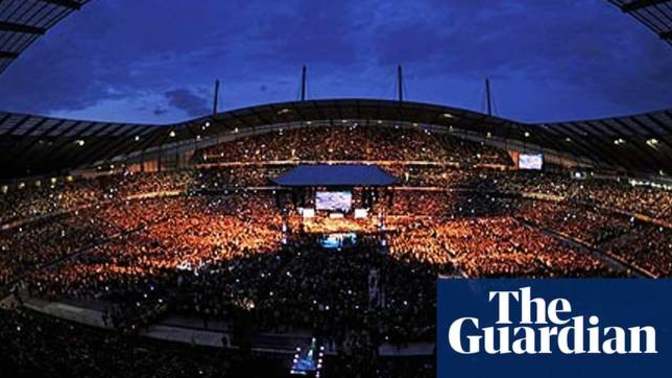 How should a professional boxer reach out to draw power to be able to fill out a stadium?