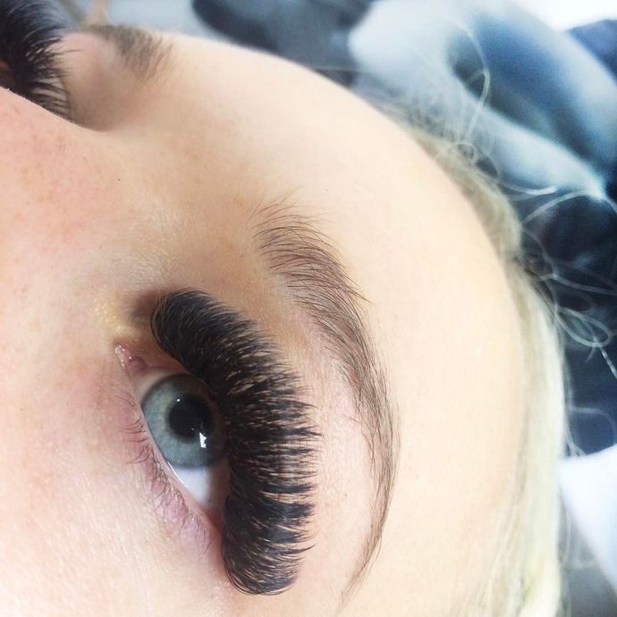 Do you think fake eyelashes are tacky? If so how do you get enough lift and volume from mascara? Do the men think it’s tacky?