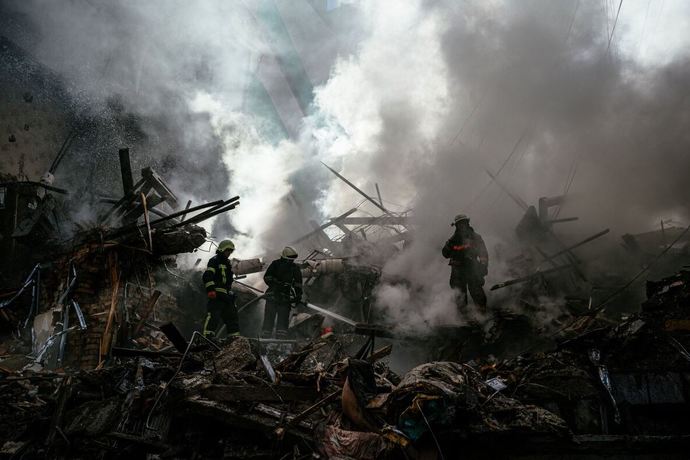 Oct. 6, 2022 Zaporizhzhia, Ukraine Ukrainian firefighters respond to a Russian strike.