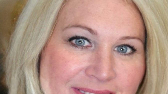 I Just got a match in tinder with this 48 aged woman? What do you think of her?