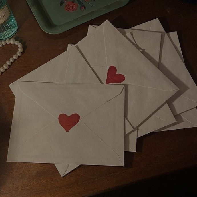 Guys, does it matter if your girlfriend/ wife gives you cheap like love letters?