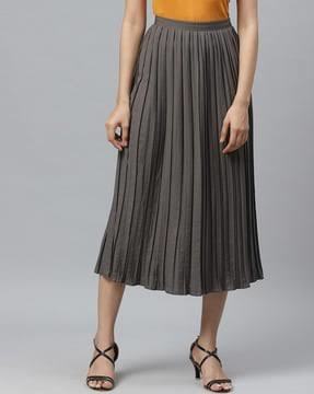 I prefer below knee (Midi) skirts to women