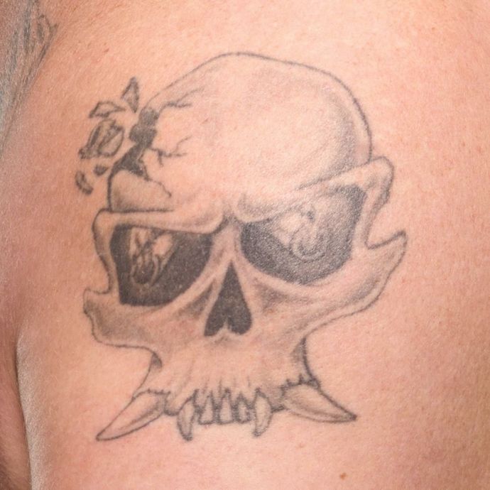 How to ask a tattoo artist to have a tattoo on your shoulder to be a clear tattoo with shadings around it to be exact in a picture?