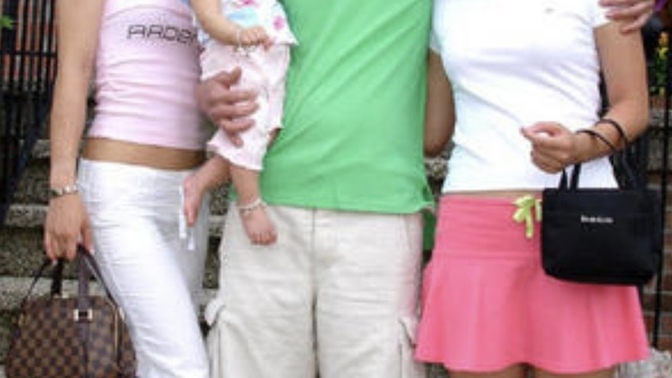 Do you think Lexi Vixi’s daughter and sister are hot?
