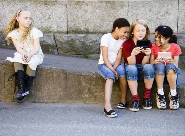 How to meet men in person when I have no social life?
