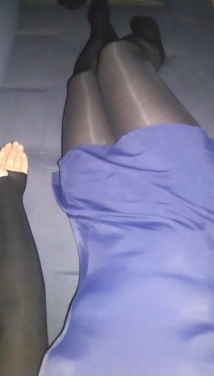 Girls, Physically, do I look feminine (Transgender) ?