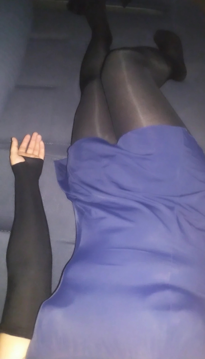 Girls, Physically, do I look feminine (Transgender) ?