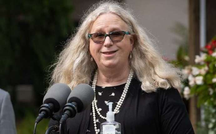 Which country has the prettiest minister of health?